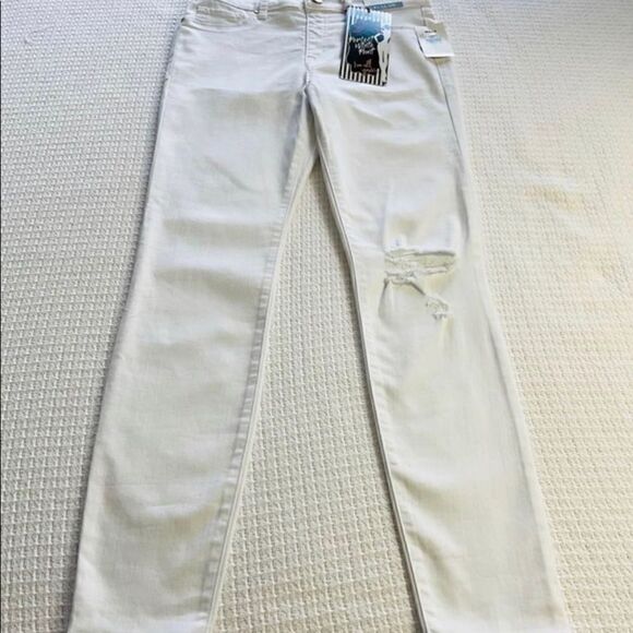 REWASH SIZE 5 Waist 27 White Jegging with ripped knee.  NWT - Picture 2 of 6